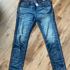 Brand new American Eagle jeans. Teen never wore. 

W36/L34 skinny stretch
